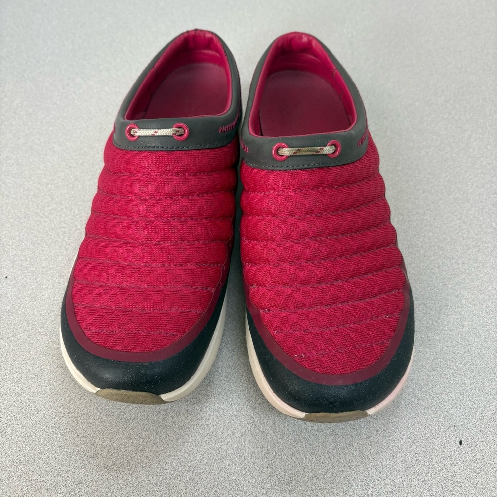 Merrell Women's Pink Quilted Mules with Black Trim Size 7.5